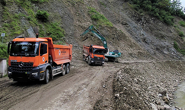 Büyükşehir ekipleri tüm gücüyle sahada