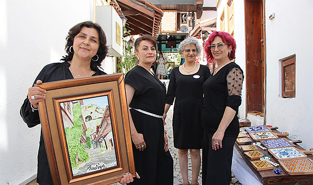 Çılgın çiniciler: Satışa çıkan atölyelerini borçlanıp aldılar