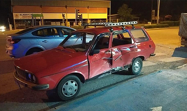 Çorum'da iki otomobil çarpıştı: 2 kişi yaralandı