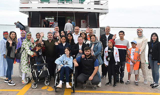 Depremzede özel bireyler Samsunum 1 gemisi ile deniz turu yaptı
