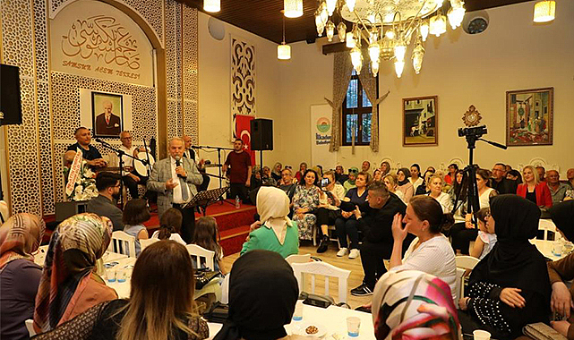 Depremzedeler için düzenlenen 'Cemal Safi Şiir Yarışması'nda 3 bin şiir yarıştı