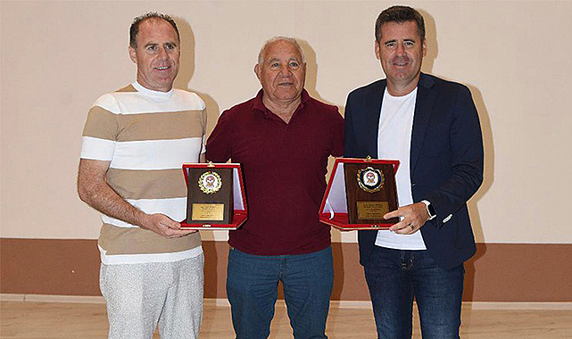 Eroğlu kardeşlere plaket