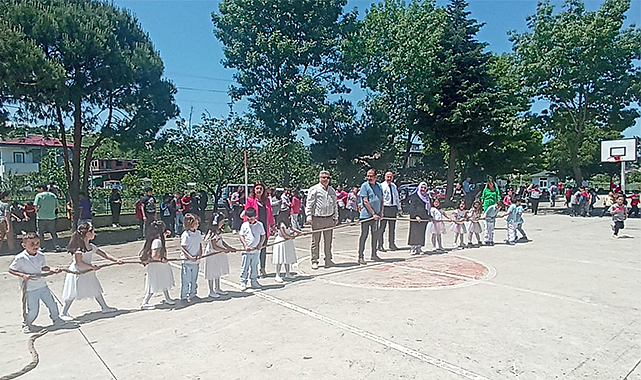 Halat çekmenin şampiyonları ödüllerini aldı