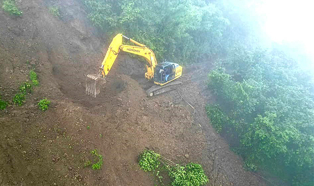 Heyelan bölgelerinde yoğun çalışma