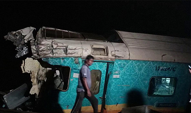 Hindistan'da dün meydana gelen tren kazasında ölü sayısı 288'e yükseldi