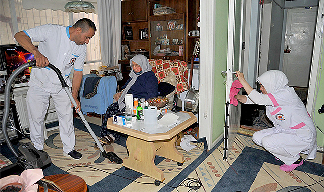 İhtiyaç sahiplerinin bayram temizliği Büyükşehir’den