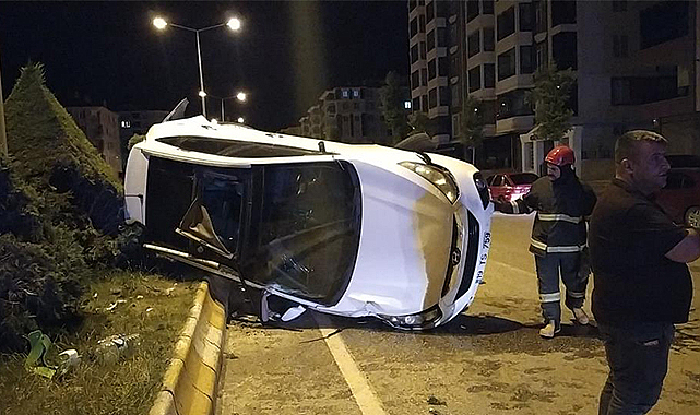 İki otomobil çarpıştı: 3 yaralı