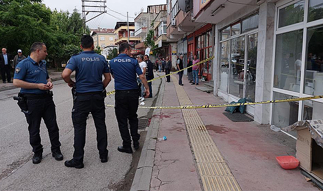 İş yerinin önünde uğradığı silahlı saldırıda ağır yaralandı