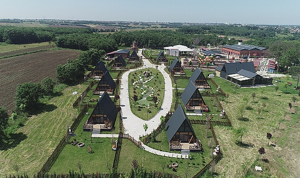 Kadın girişimci tatil köyünde 50 kişi istihdam ediyor