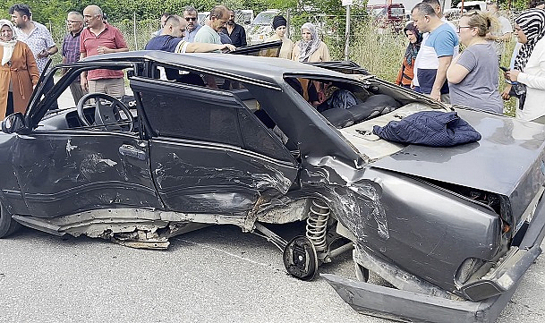 Karayolunda feci kaza: 3 yaralı