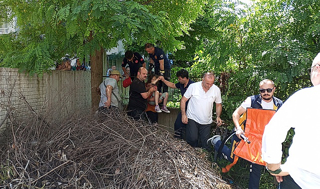 Küçük kızın kolu demir korkuluğa saplandı