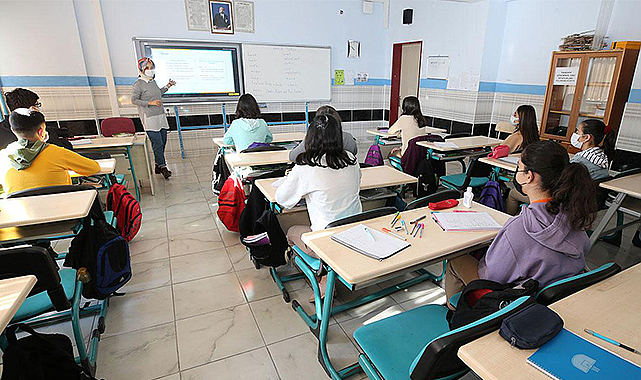 Öğretmenlere "zorunlu hizmet affı" getirildi