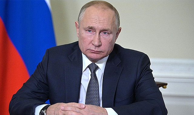 Putin ayaklanmalardan sonra ordu karşısına çıktı