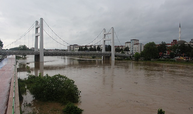 Sağanak yağış Yeşilırmak Nehri'nin debisini yükseltti