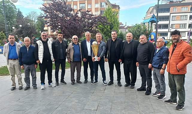 Şampiyonluk kupası Alaçam'da sergilendi