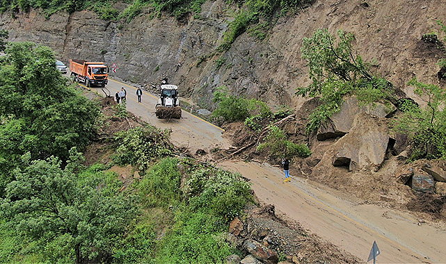 Samsun Büyükşehir Belediyesi teyakkuzda! 17 mahallede yollar açıldı