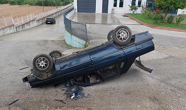Samsun'da bayram gezmesine giden gençlerin aracı takla attı: 3 yaralı