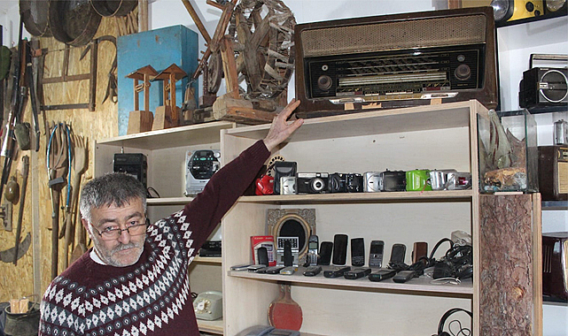 Samsun'da emekli marangoz 20 yılda topladığı antika eşyaları dükkanında sergiliyor