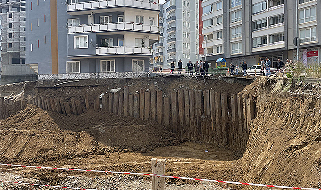 Samsun'da temel kazısında toprak kaydı:6 katlı apartman boşaltıldı