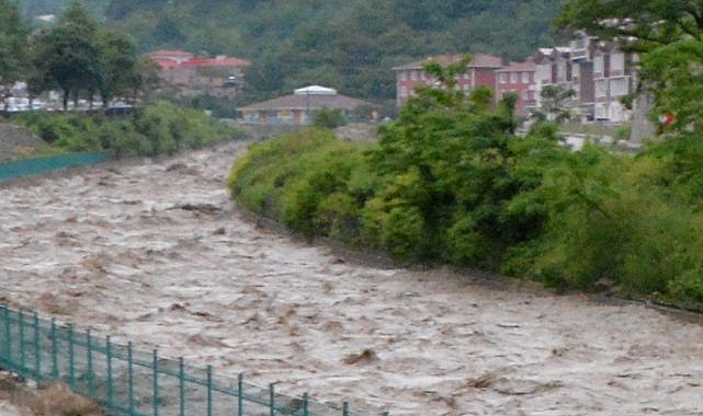 Samsun Valiliği açıkladı! Sel nedeniyle 6 Haziran Salı günü okullar bu ilçelerde tatil edildi