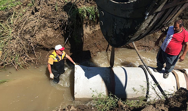 Terme'de taşkından etkilenen bölgelerde çalışma