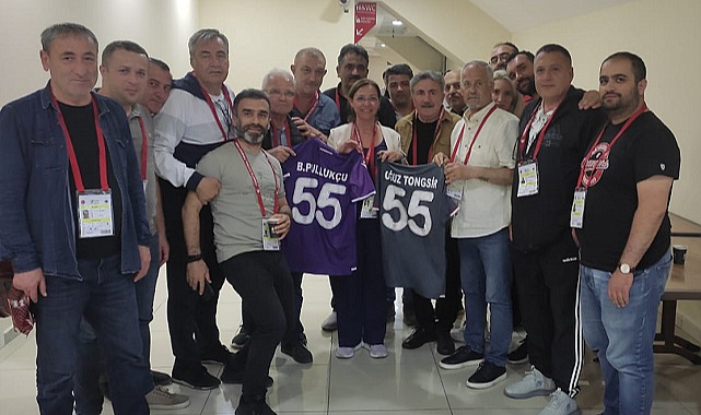 TSYD’den forma hediyesi