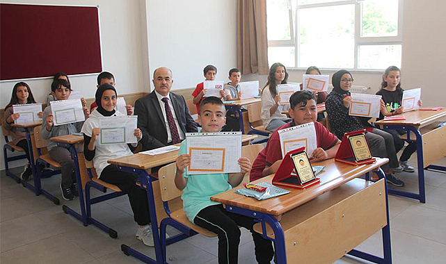 Vali Dağlı, Havza’da öğrencilere karne dağıttı