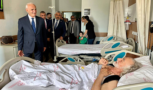 Yusuf Ziya Yılmaz, tramvay kazasında yaralananları ziyaret etti