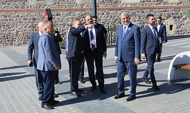 4 Büyükşehir Belediye Başkanına şehri tanıttı