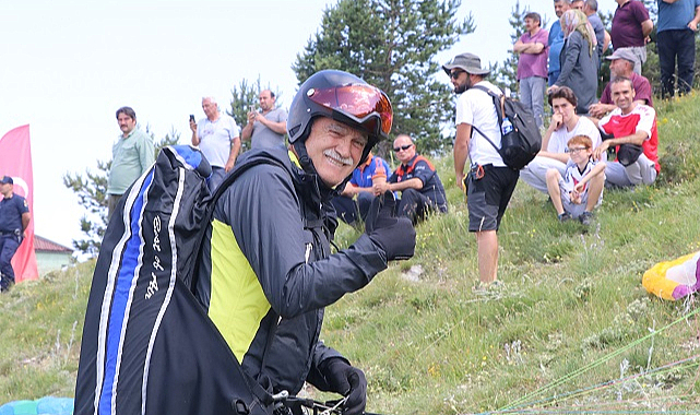 63 yaşındaki Samsunlu yamaç paraşütçüsü!