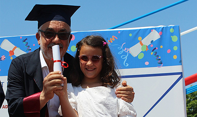 64 yaşında hukuk fakültesini bitirdi