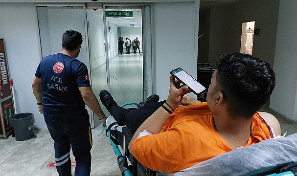 Akli dengesi olmayan şahıs omzundan bıçakladı