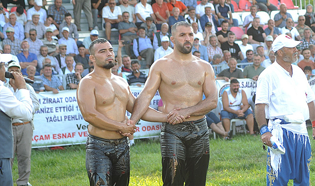 Alaçam'da başpehlivan Yusuf Can Zeybek