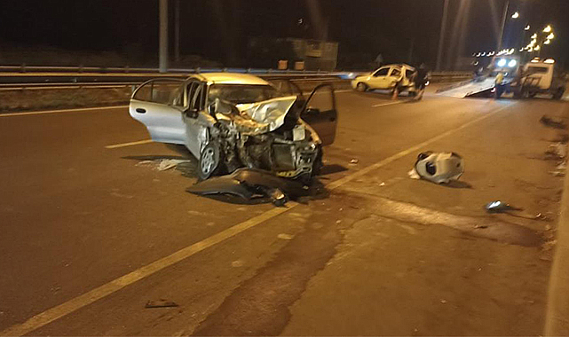 Arıza yapan araca çarpan otomobildeki 5 kişi yaralandı