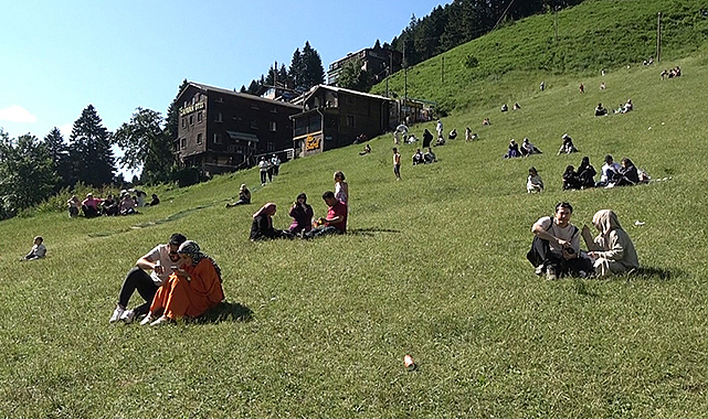 Ayder Yaylası’na 100 bin kişi geldi