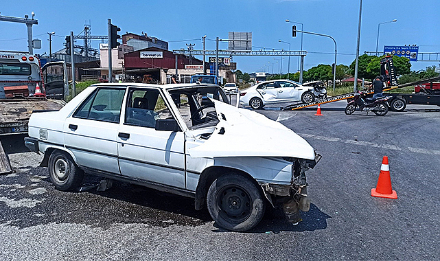 Bafra’da kavşakta kaza: 2 yaralı