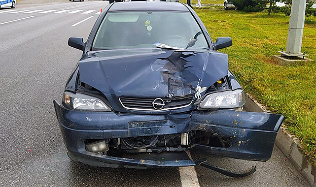 Bayram ziyaretine giden polis ve ailesi kazada yaralandı