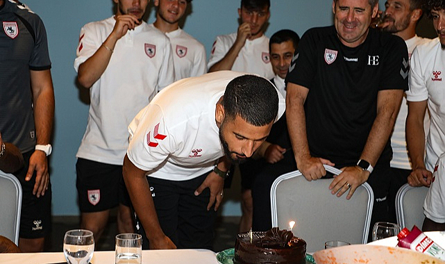 Bennasser’e sürpriz kutlama