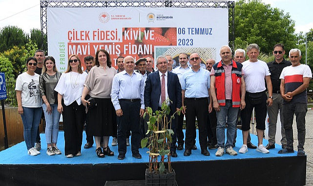 Büyükşehir’in çiftçilere desteği sürüyor