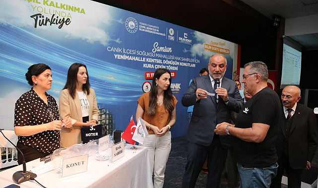 Canikli vatandaşlar yeni evlerine sevinçle kavuştu