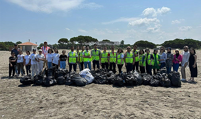 Çarşamba’da gençler sahili temizledi