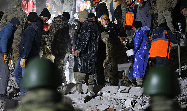 Deprem soruşturmalarında tutuklu sayısı 351'i buldu