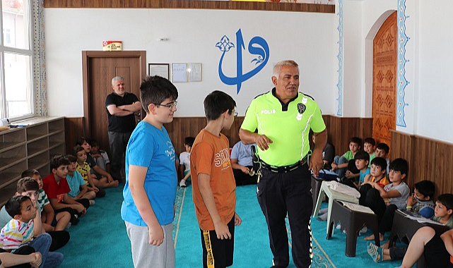 Havza'da yaz Kur'an kursuna katılan çocuklara trafik eğitimi veriliyor