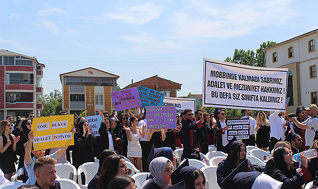 Hukuk Fakültesi mezuniyet töreninde pankartlı tepki!