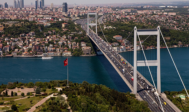İstanbul Boğazı'nda gemi trafiği çift yönlü durduruldu