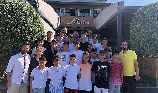 Kadıköyspor U13 takımından şampiyonluk yemeği