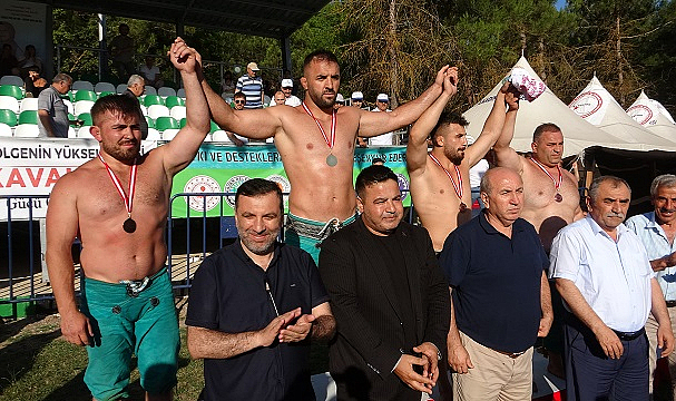 Kavak’ta er meydanında kazanan Özkan Yılmaz
