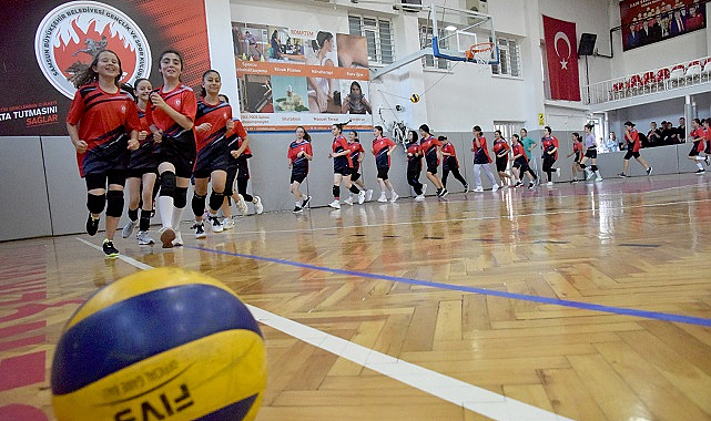 Öğrenciler yaz etkinliği! Voleybola yoğun ilgi
