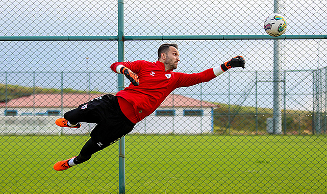 Okan Kocuk: 'Muslera ile çalışmak şans rekabet etmek ise şanssızlık'