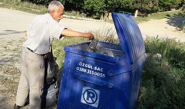 Ormanlardan 20 yıldır çöp toplayıp çevre temizliğine katkıda bulunuyor